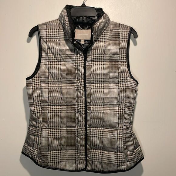 Banana Republic- Down Feather Full Button Black Cream Pattern Vest- Size XS - Picture 1 of 8